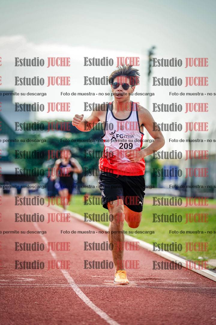 Fotos de los 800 m llanos de varones