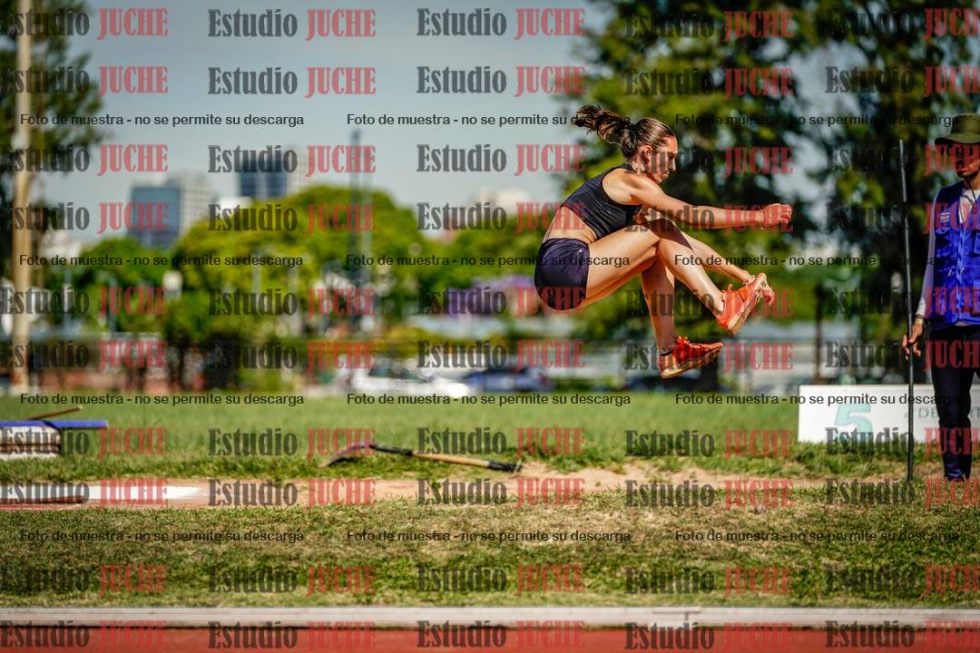 Fotos del salto en largo de mujeres
