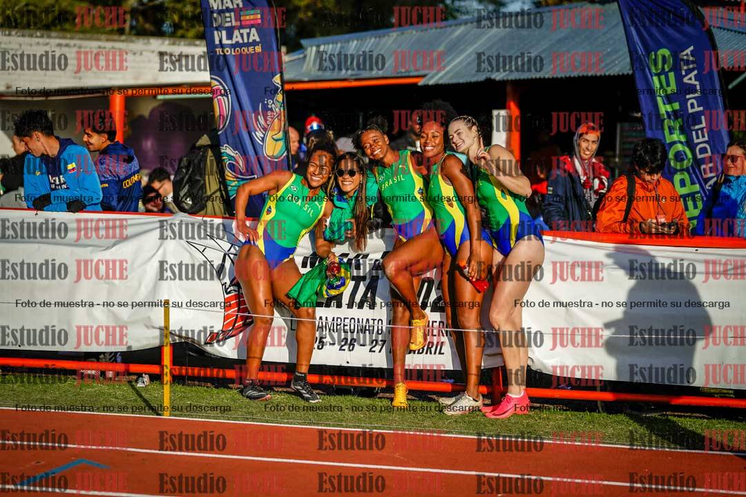 Fotos de algunos extras y podios del día 3