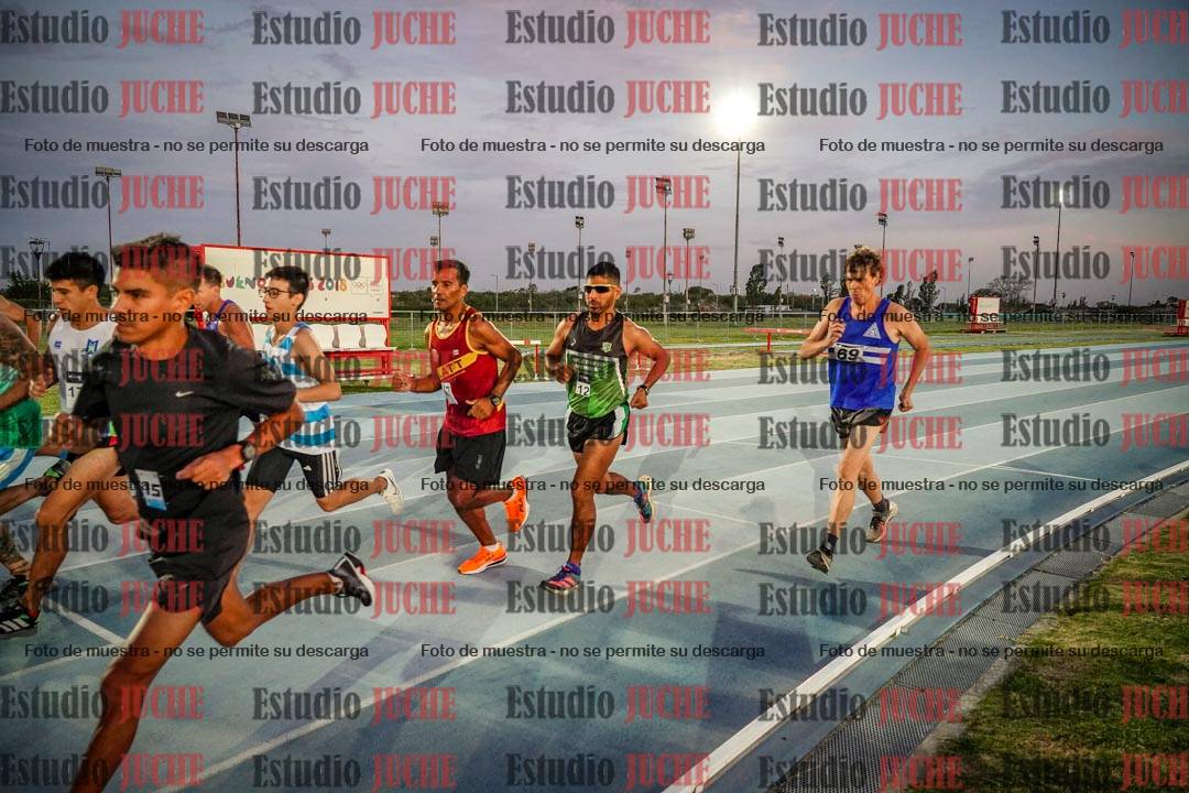 Fotos de los 3000 m llanos de varones