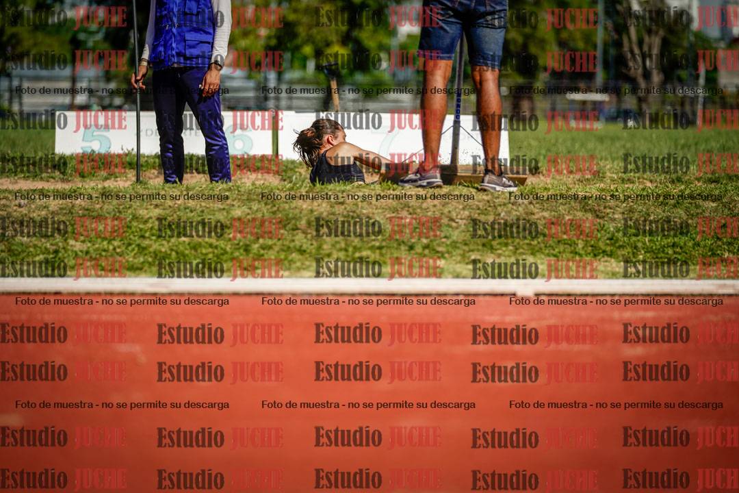 Fotos del salto en largo de mujeres