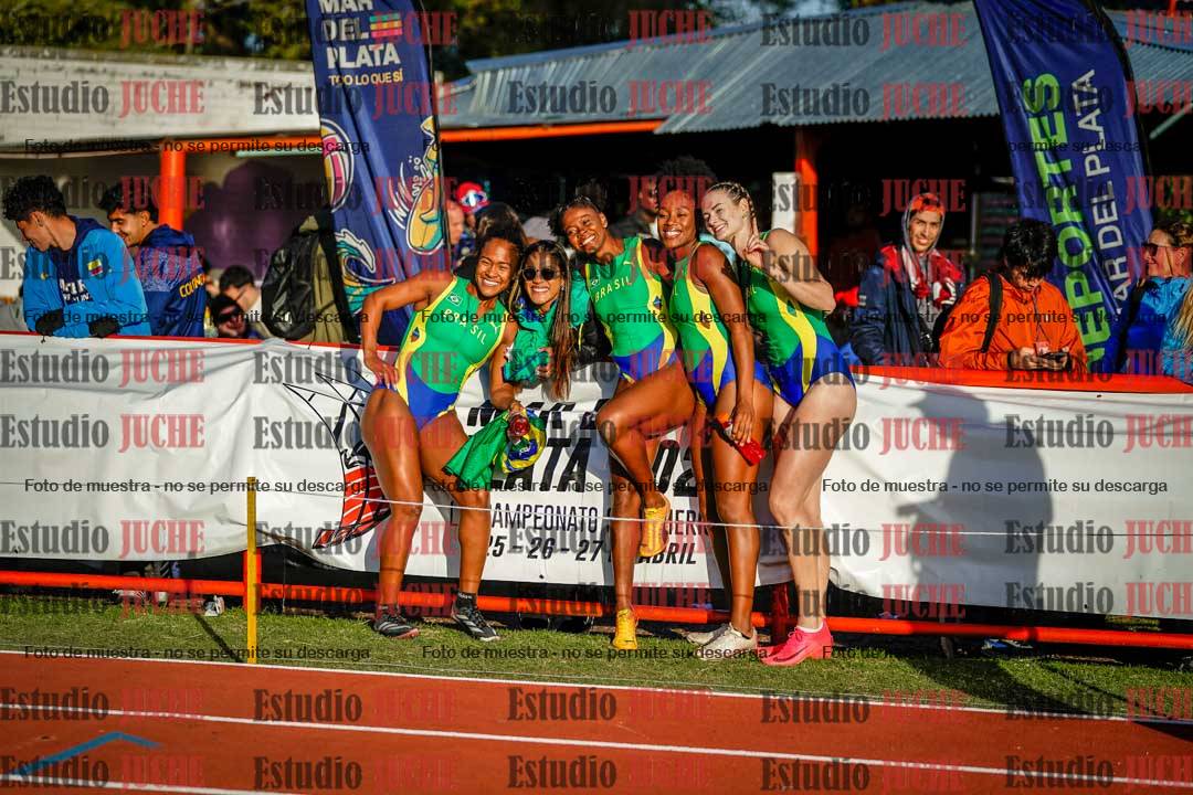Fotos de algunos extras y podios del día 3