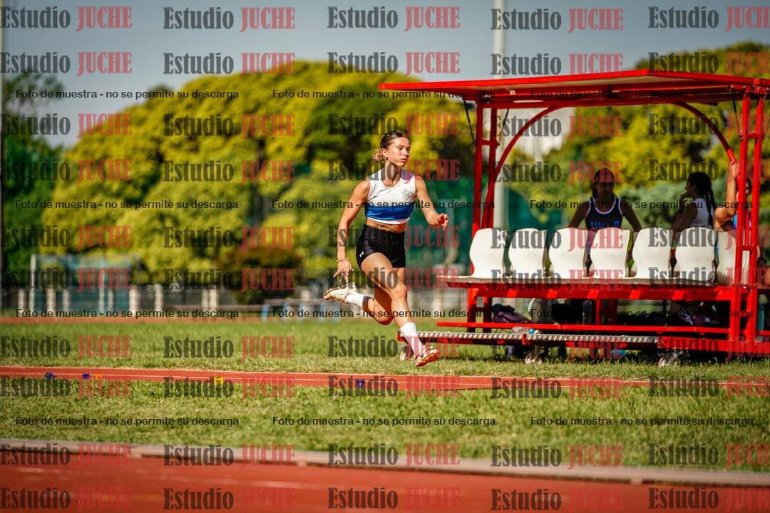 Fotos del salto en largo de mujeres