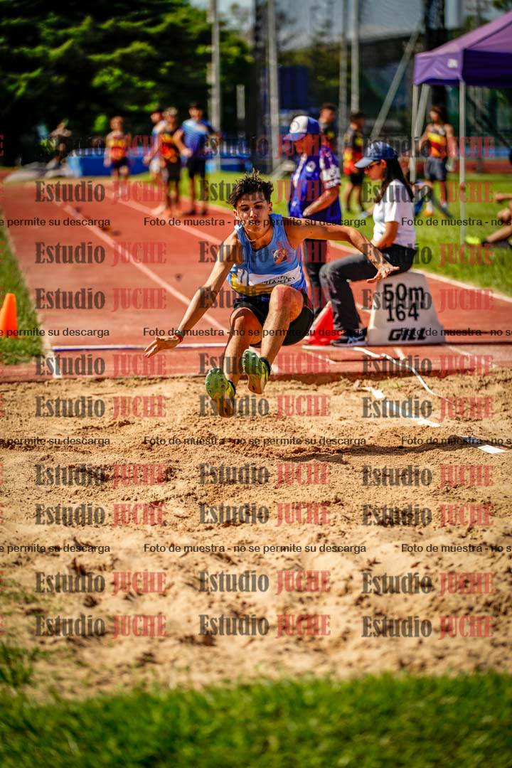 Fotos del salto en largo de varones