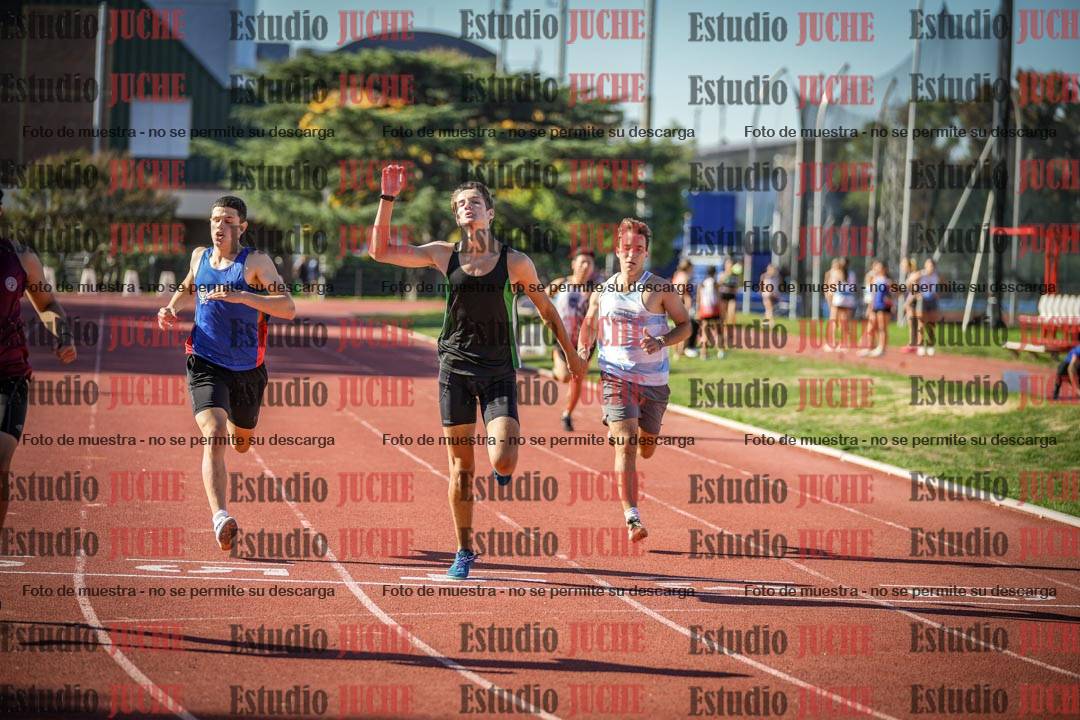 Fotos de los 400 m llanos de varones