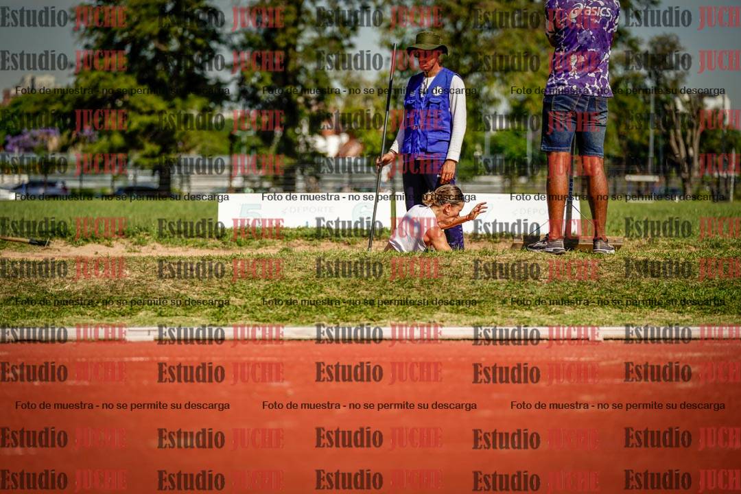 Fotos del salto en largo de mujeres