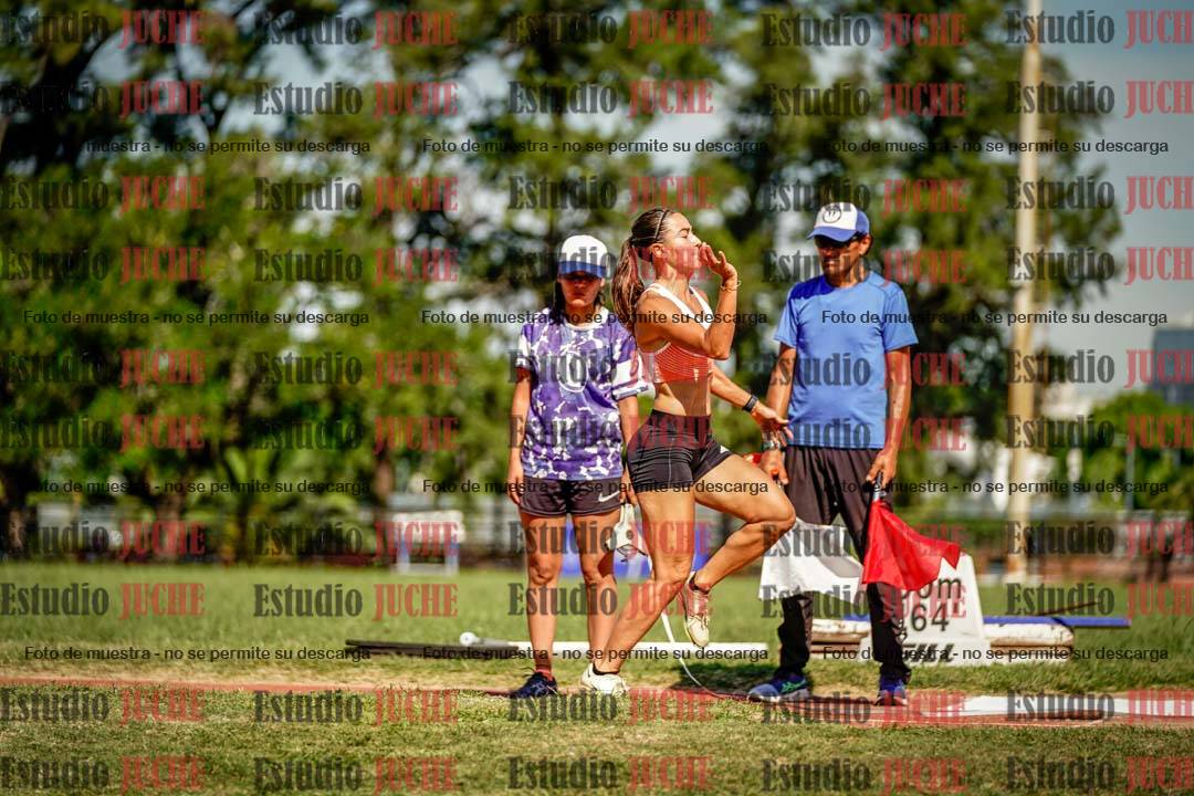 Fotos del salto en largo de mujeres