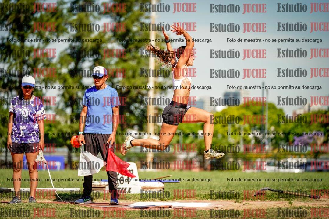 Fotos del salto en largo de mujeres