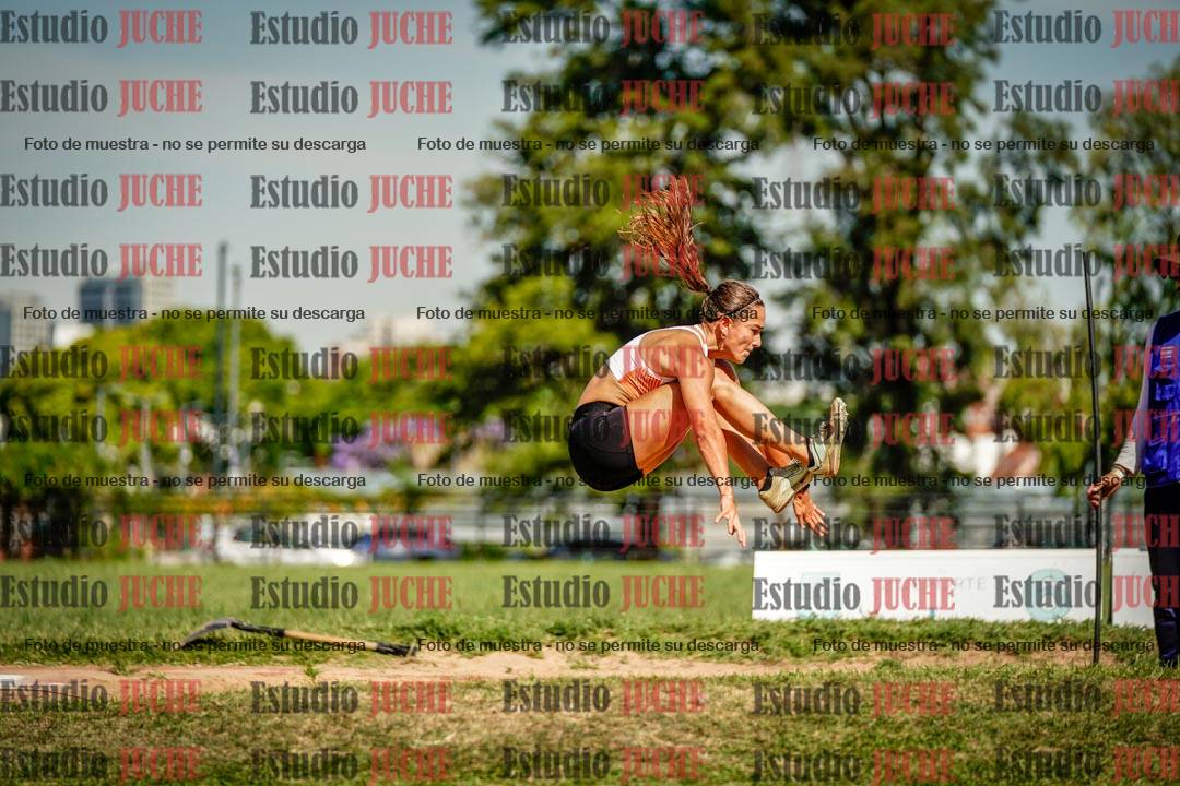 Fotos del salto en largo de mujeres