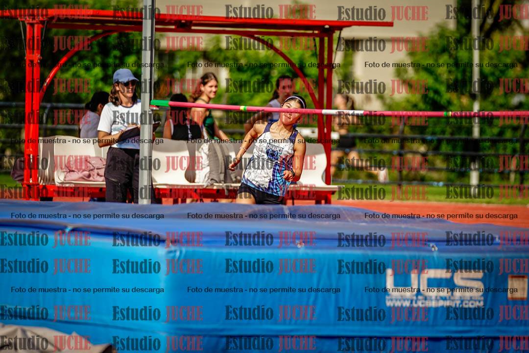 Fotos del salto en alto de mujeres