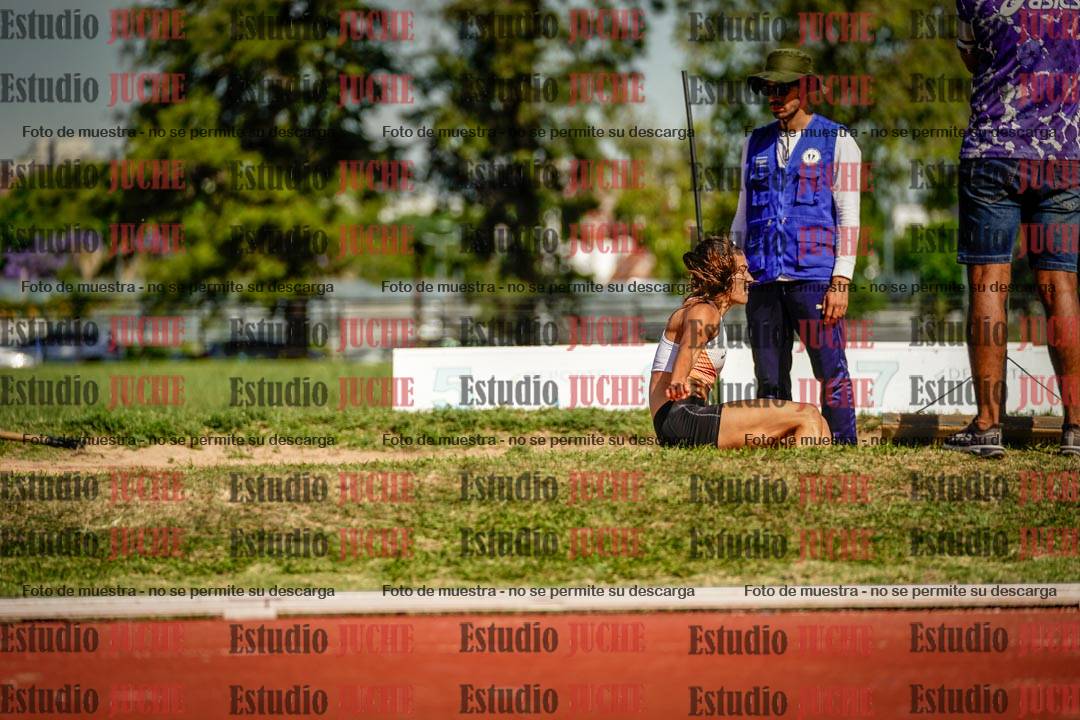 Fotos del salto en largo de mujeres