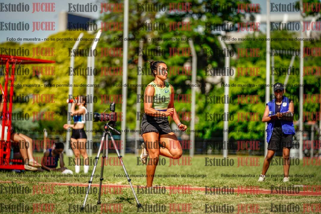 Fotos del salto en largo de mujeres