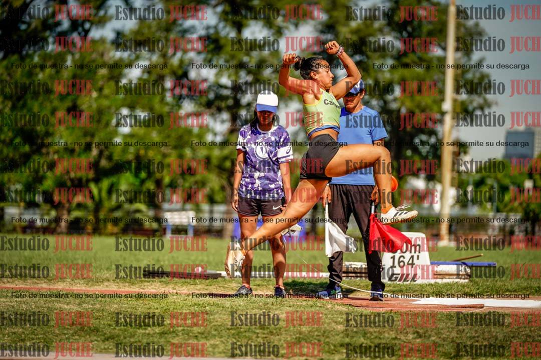 Fotos del salto en largo de mujeres
