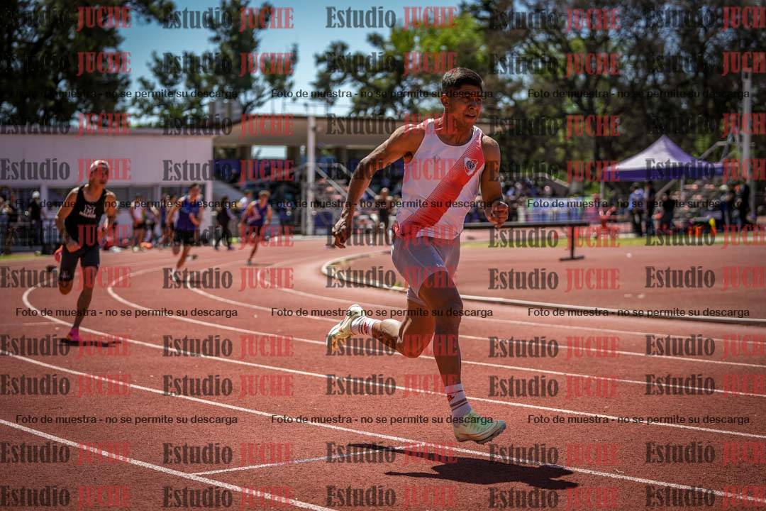 Fotos de los 400 m llanos de varones