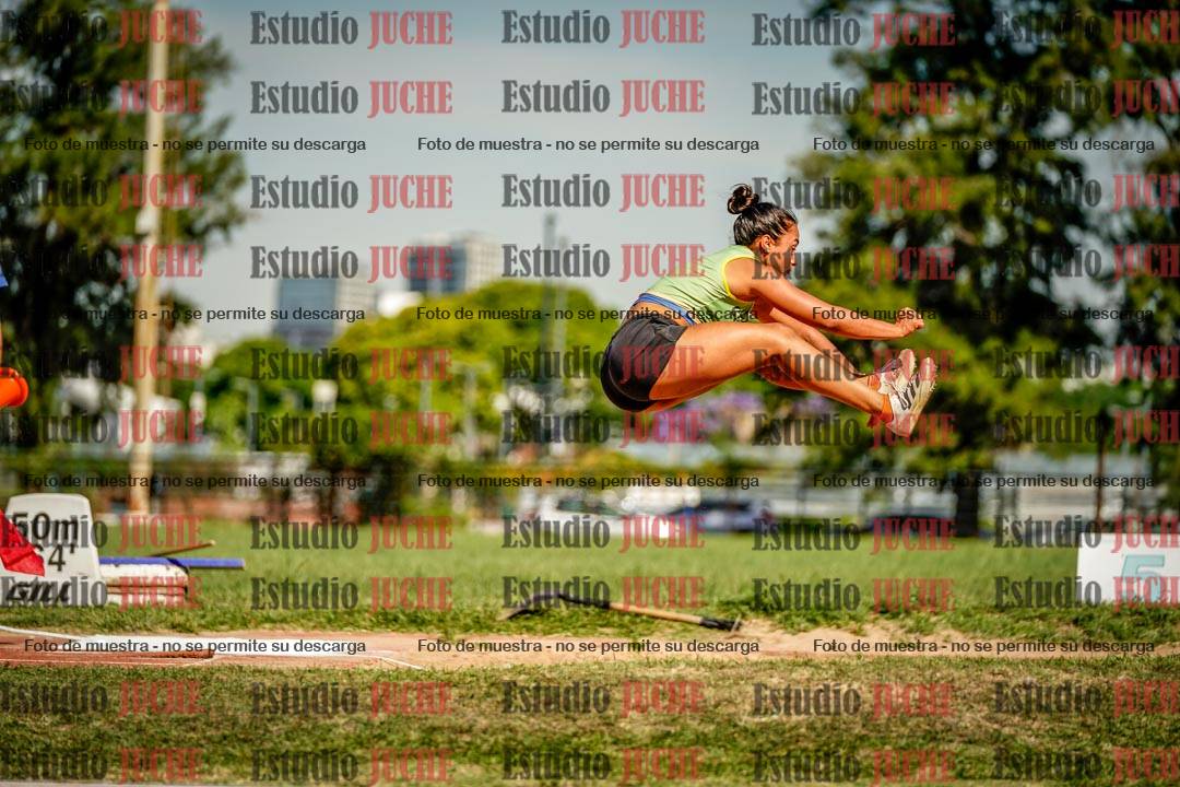 Fotos del salto en largo de mujeres