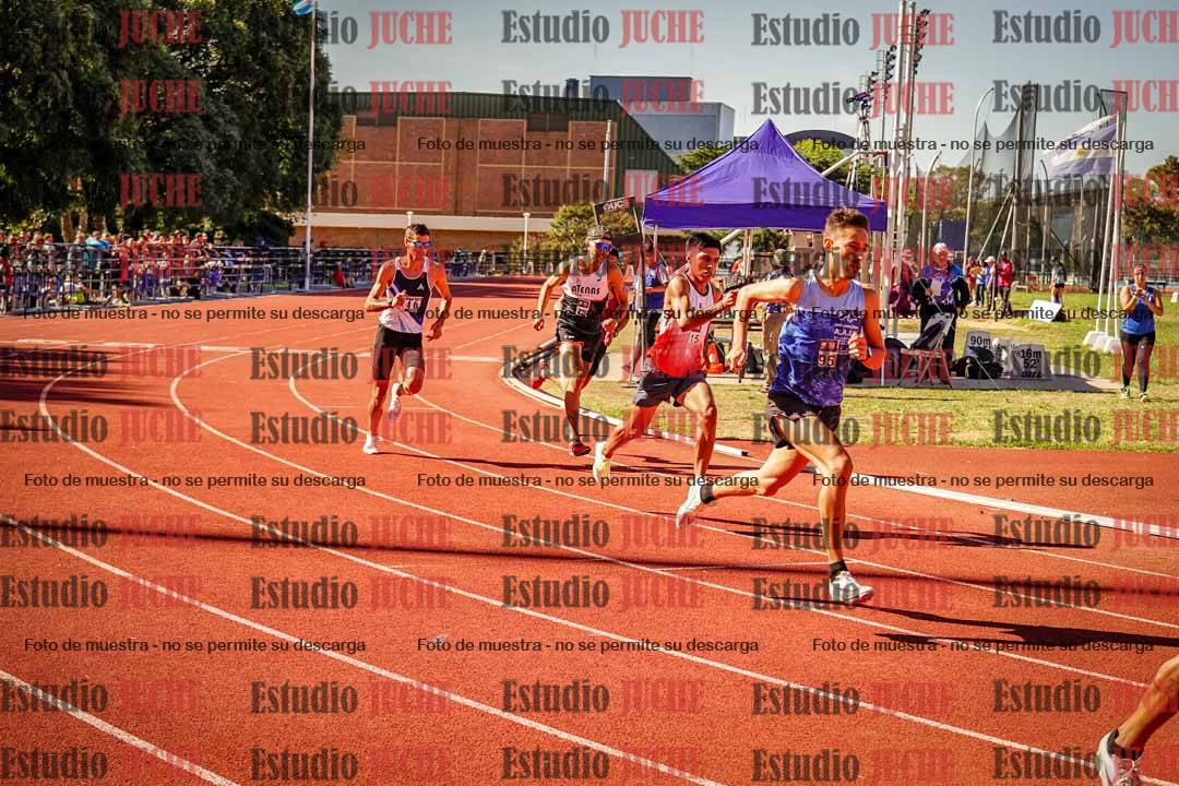 Fotos de los 800 m llanos de varones