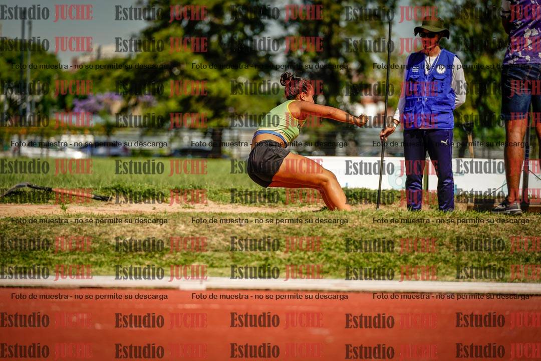 Fotos del salto en largo de mujeres