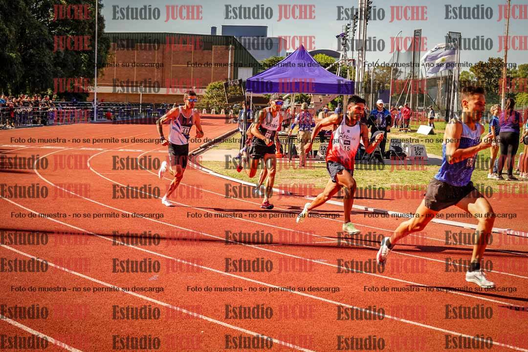 Fotos de los 800 m llanos de varones