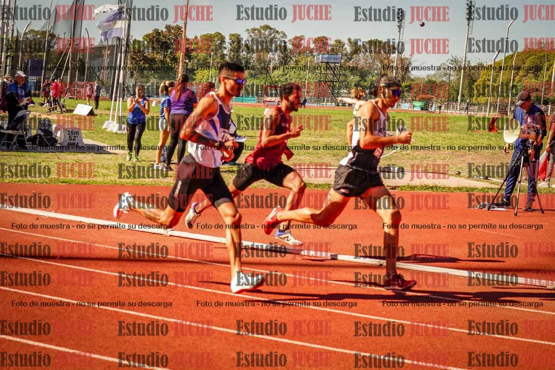 Fotos de los 800 m llanos de varones