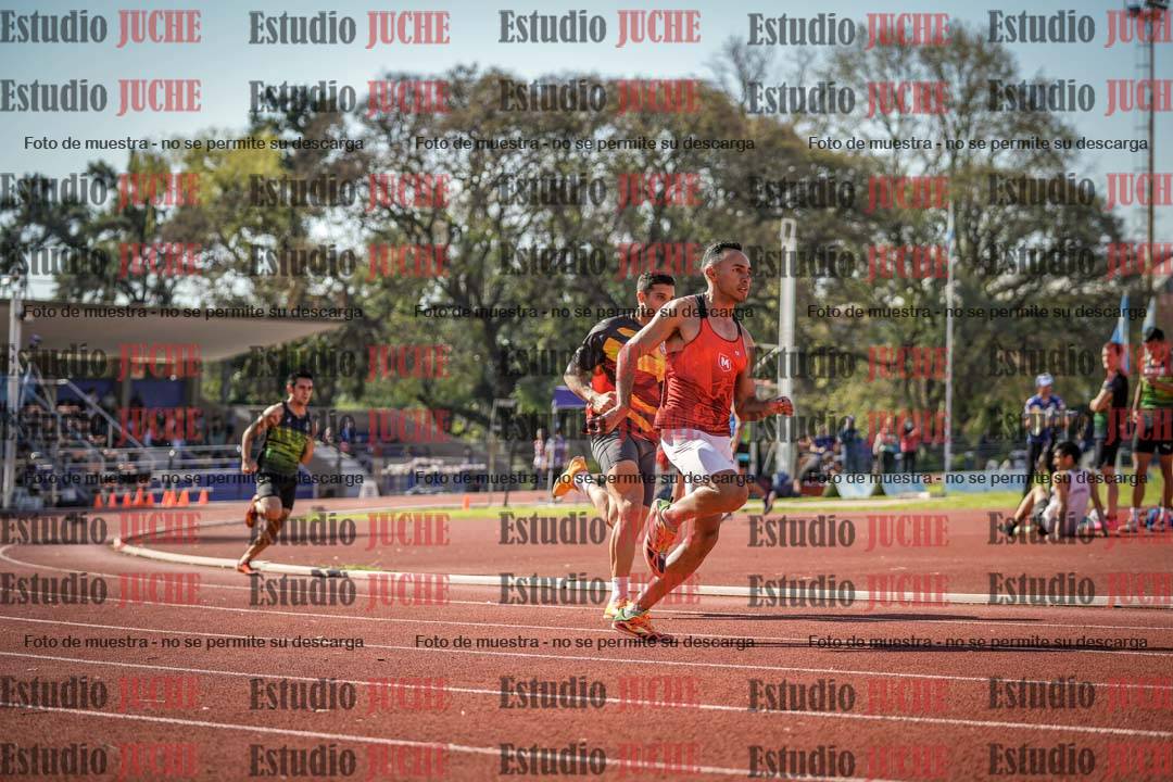Fotos de los 400 m llanos de varones