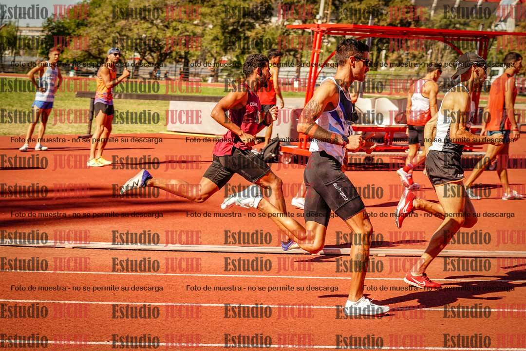 Fotos de los 800 m llanos de varones