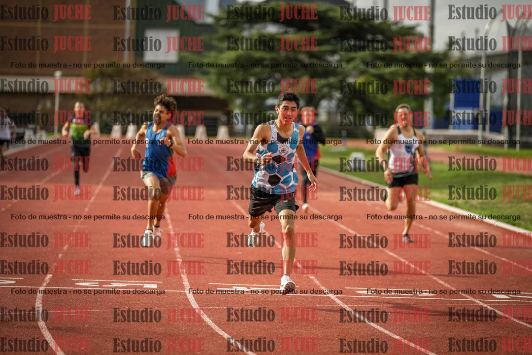 Fotos de los 400 m llanos de varones
