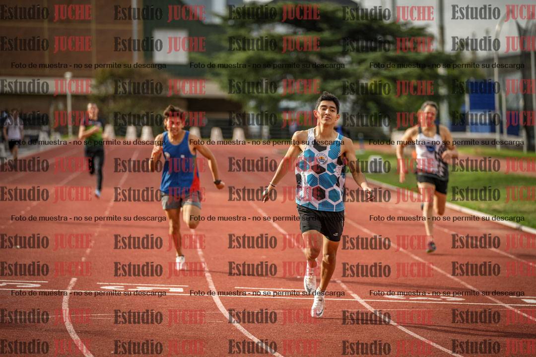 Fotos de los 400 m llanos de varones
