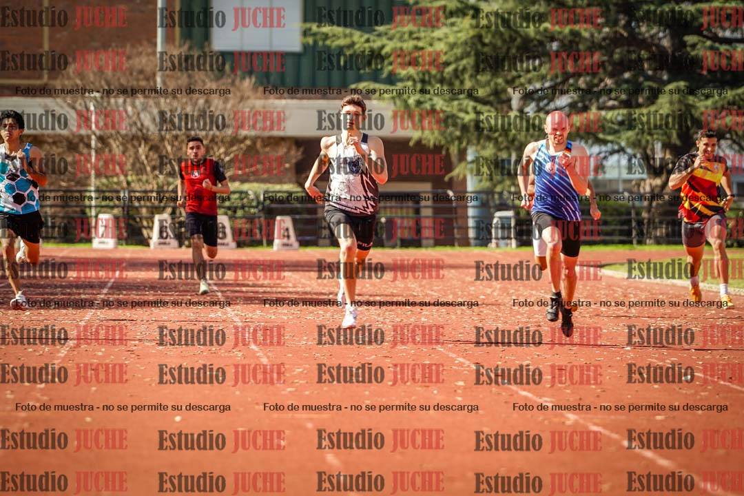Fotos de los 400 m llanos de varones
