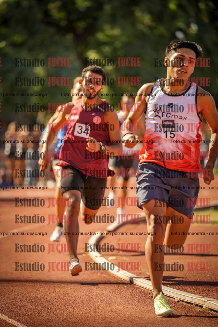 Fotos de los 800 m llanos de varones