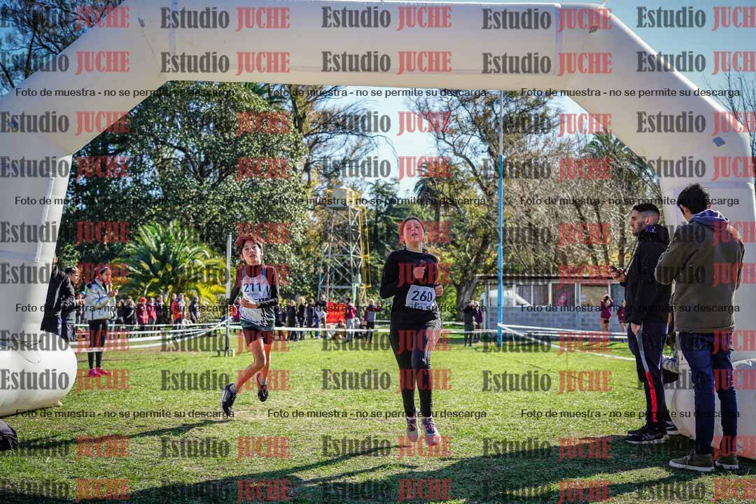 Fotos de la llegada del cross de 1000 m