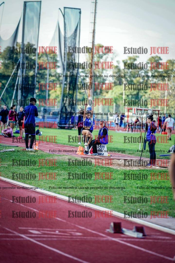 Fotos del salto en largo de mujeres