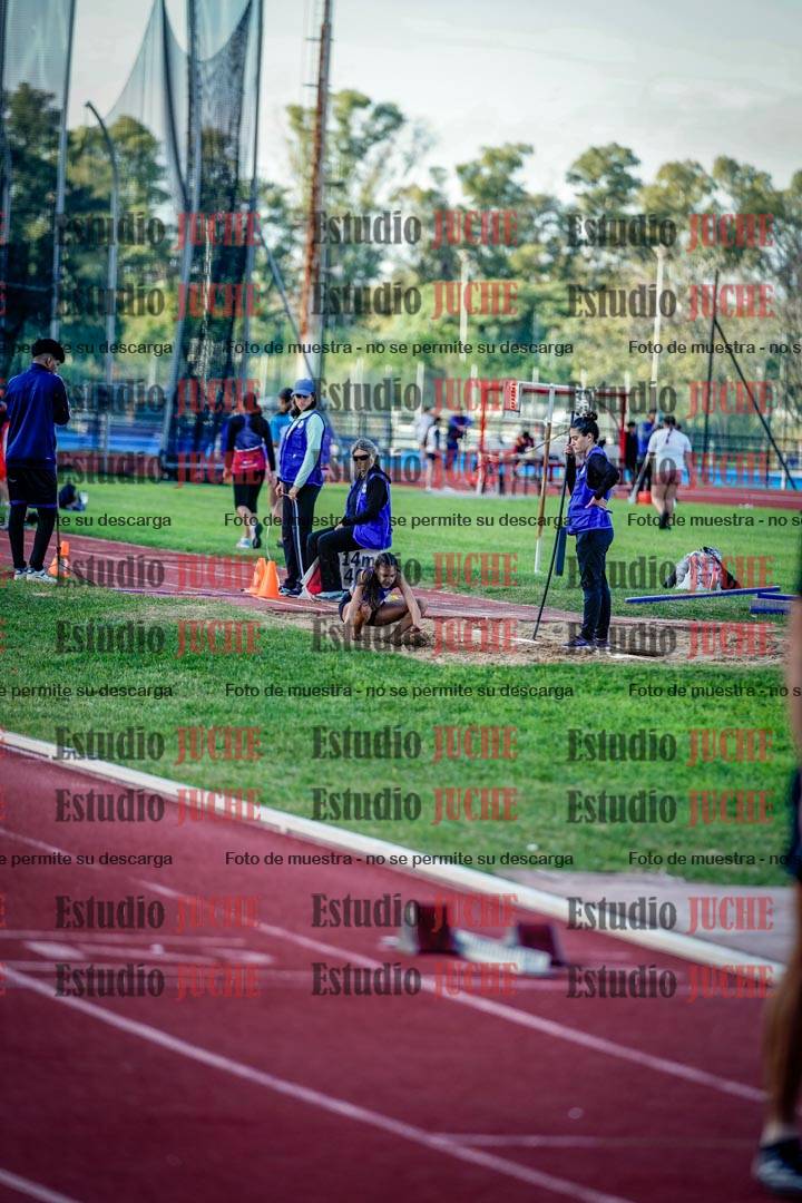 Fotos del salto en largo de mujeres