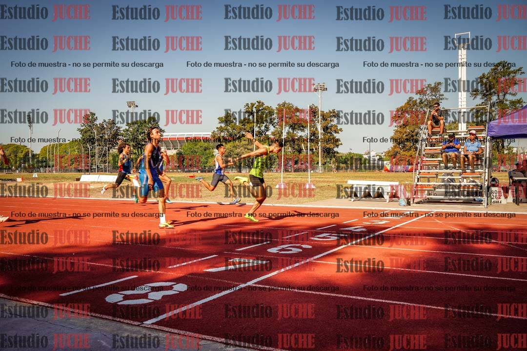 Fotos de los 100 m llanos de varones - FINAL U20