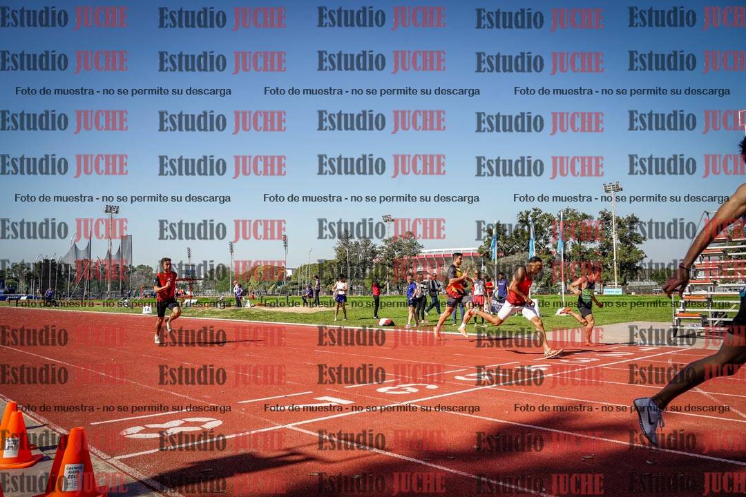 Fotos de los 400 m llanos de varones
