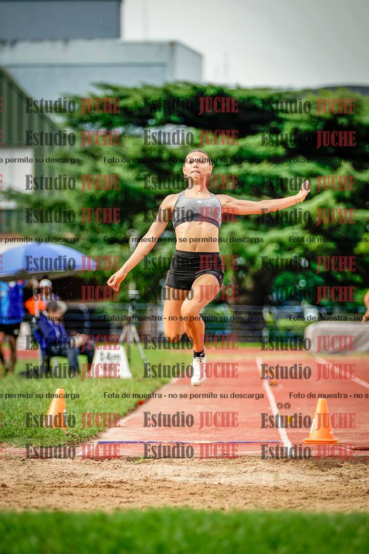 Fotos del salto en largo de mujeres