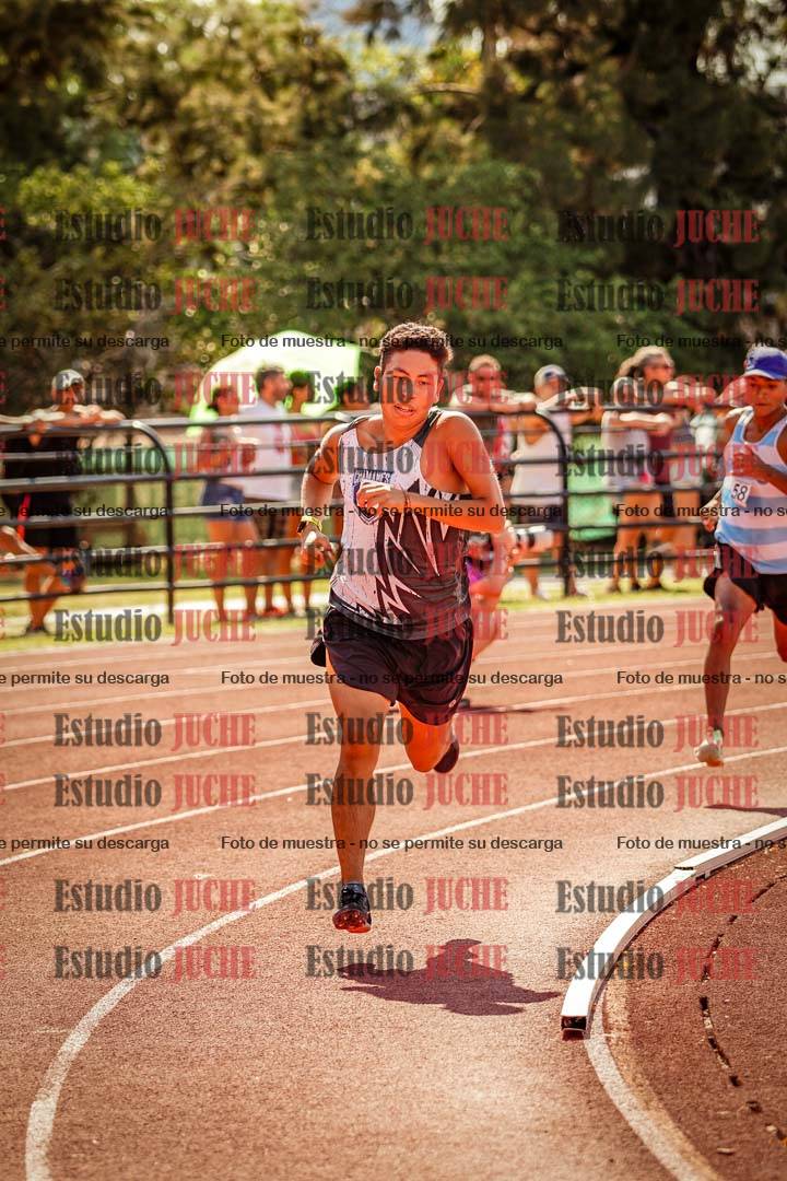 Fotos de los 800 m llanos de varones