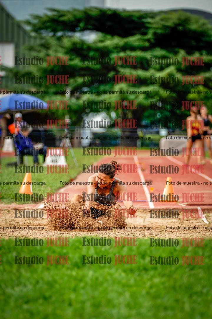 Fotos del salto en largo de mujeres