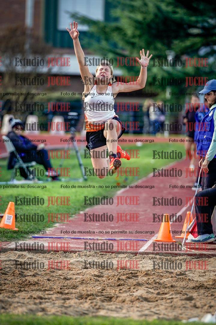 Fotos del salto en largo de mujeres