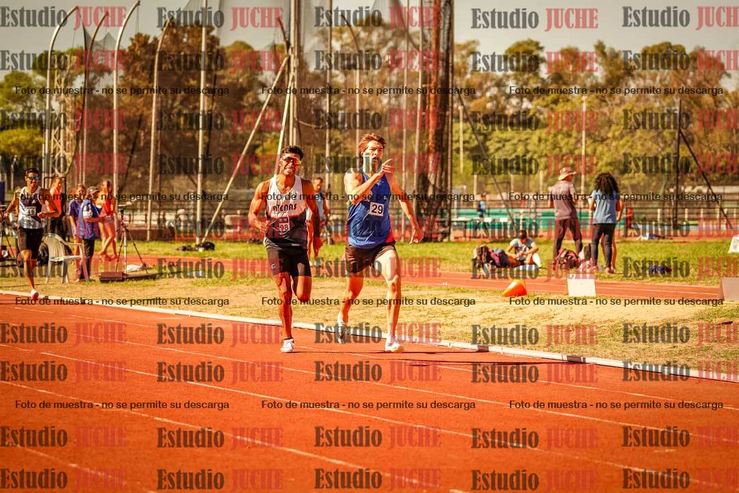 Fotos de los 800 m llanos de varones