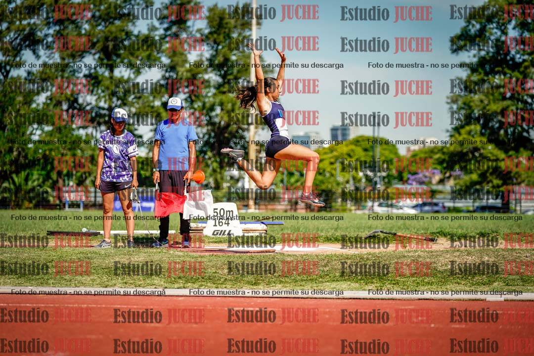 Fotos del salto en largo de mujeres