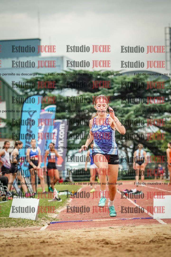 Fotos del salto en largo de mujeres