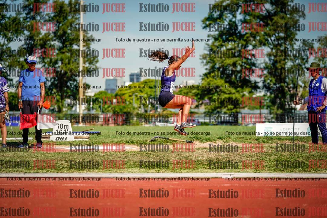 Fotos del salto en largo de mujeres