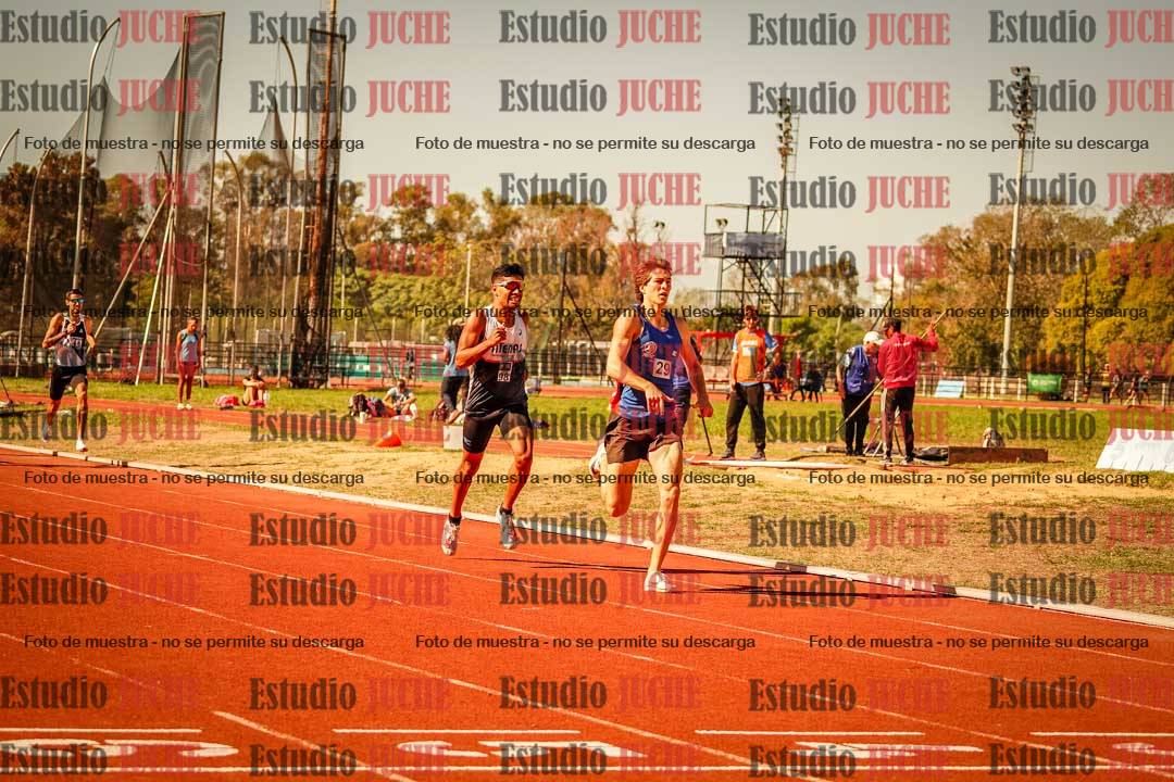 Fotos de los 800 m llanos de varones
