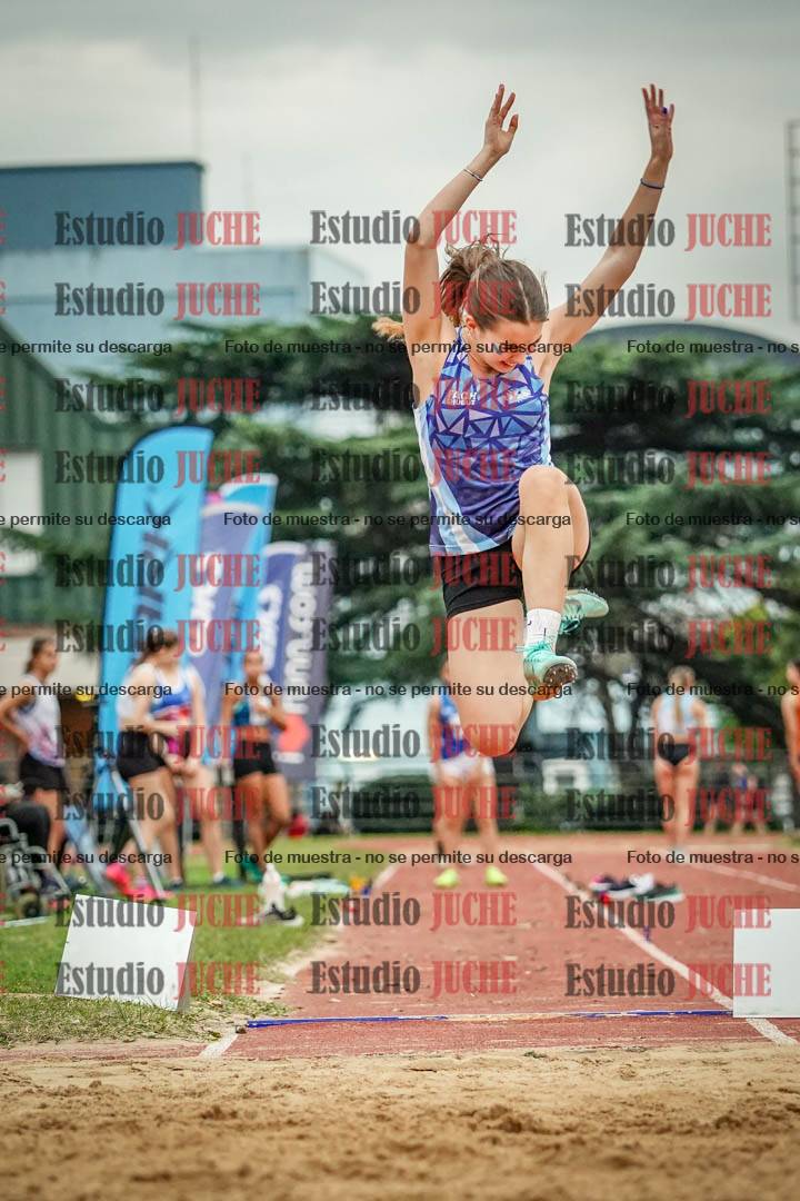 Fotos del salto en largo de mujeres