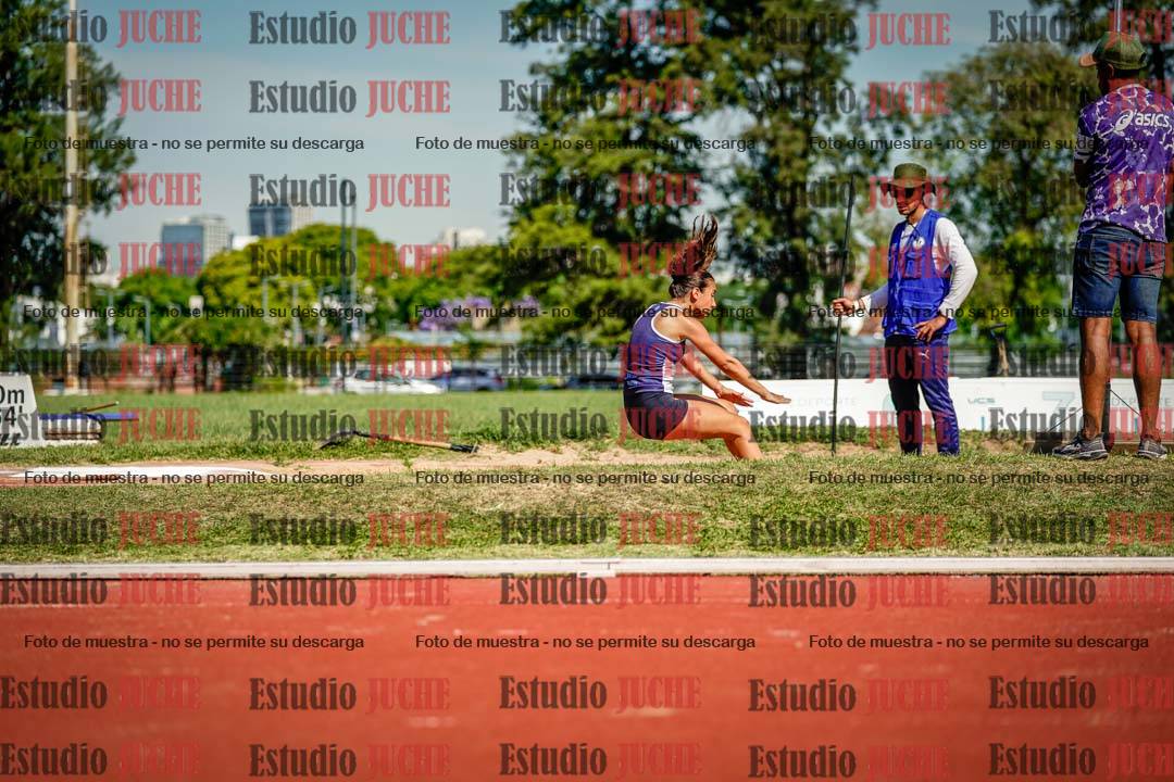 Fotos del salto en largo de mujeres