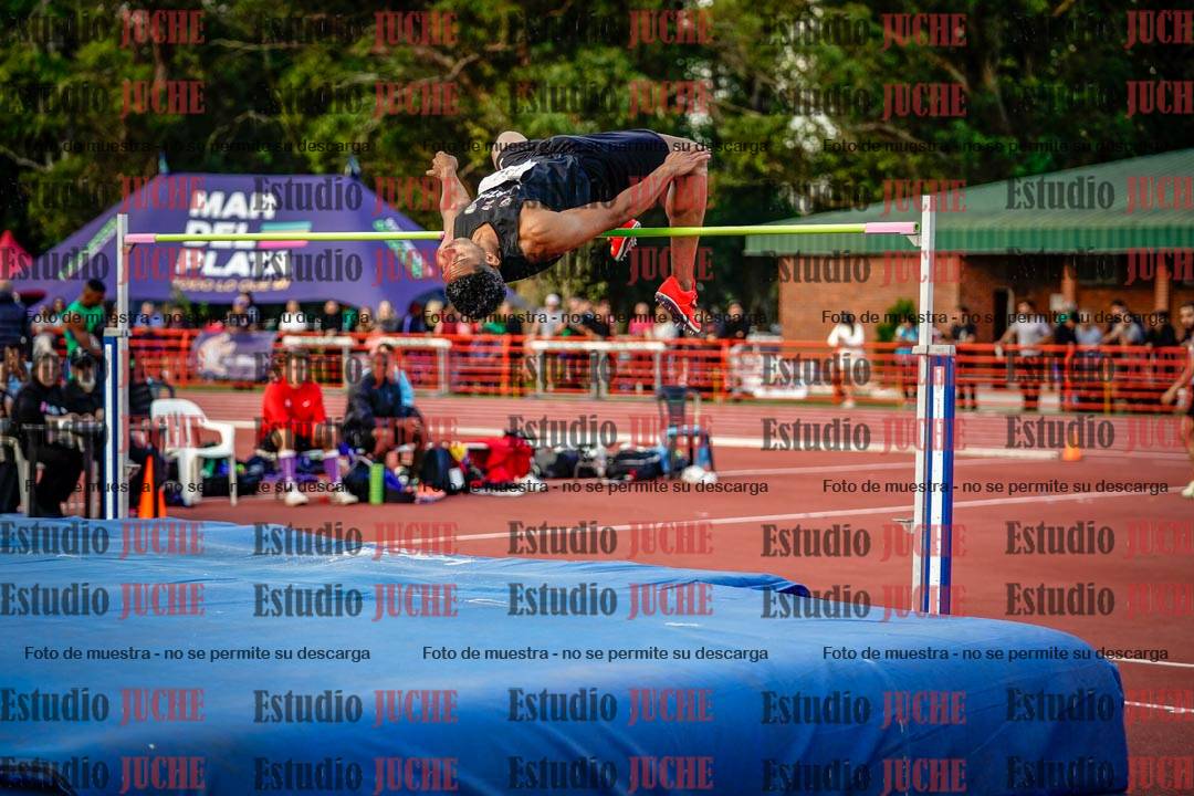 Fotos del salto en alto de varones - deca 4