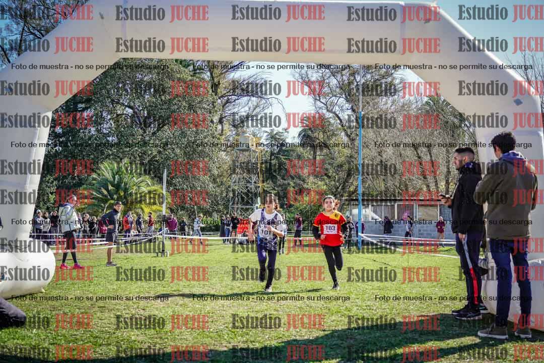 Fotos de la llegada del cross de 1000 m
