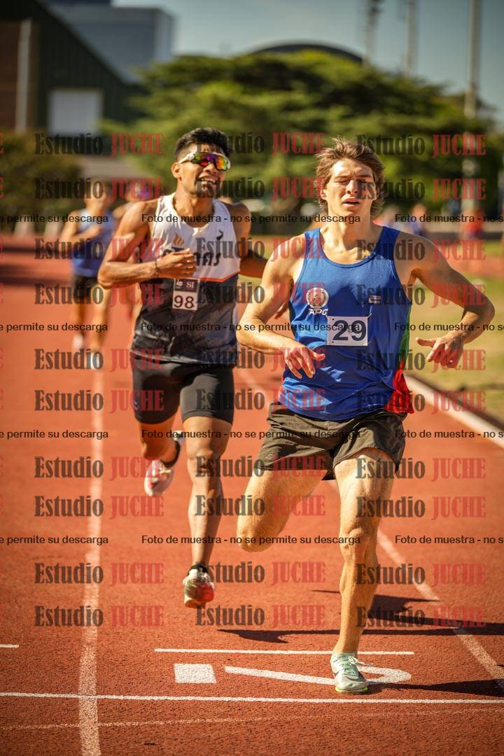 Fotos de los 800 m llanos de varones