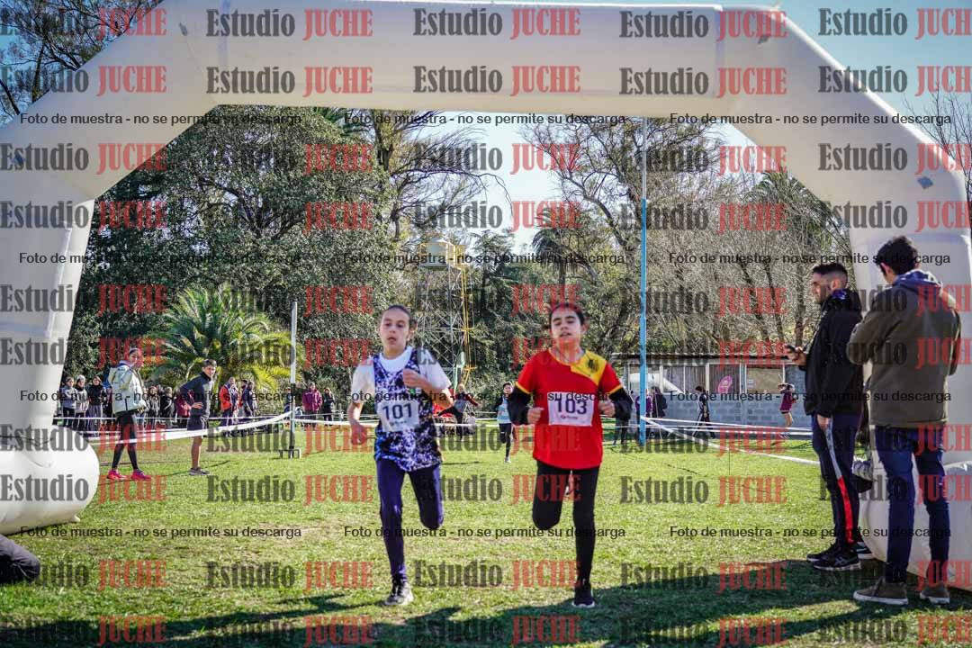 Fotos de la llegada del cross de 1000 m