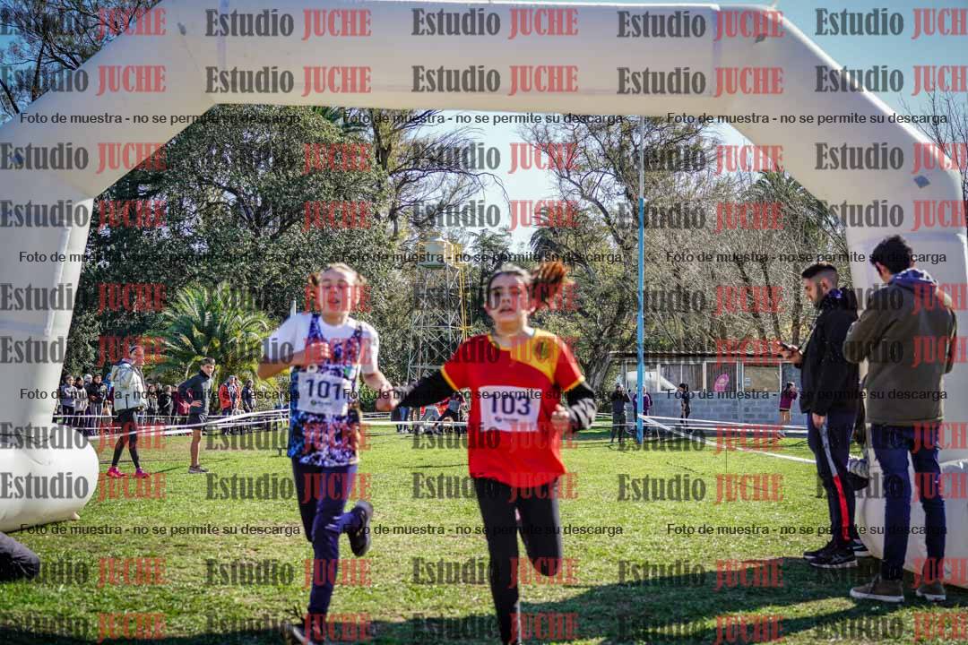 Fotos de la llegada del cross de 1000 m
